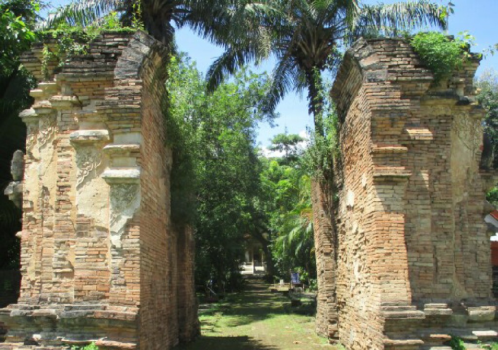 wat-jed-yod-entrance