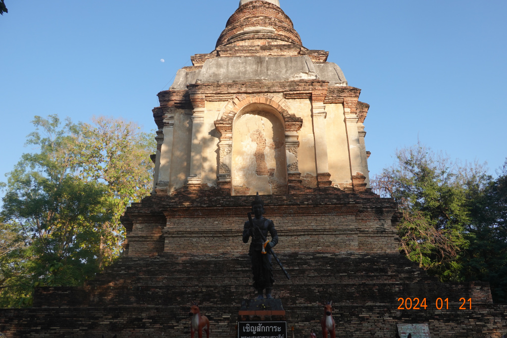 Large brick chedi behind statue of King Tilokarat, Wat Jed Yod, Chiang Mai, Thailand